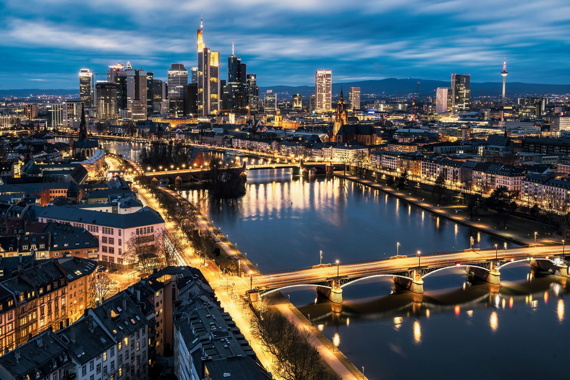Fotospot Lindner Hotel Frankfurt Main Plaza: aerial view of city buildings during night time