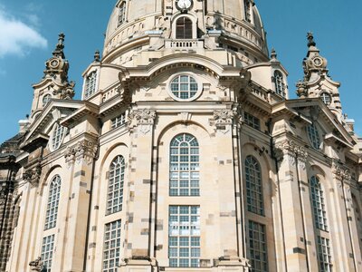 Frauenkirche Dresden: a large stone building with a clock tower