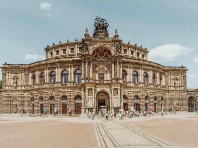 Semperoper Dresden: a large building with a statue on top of it