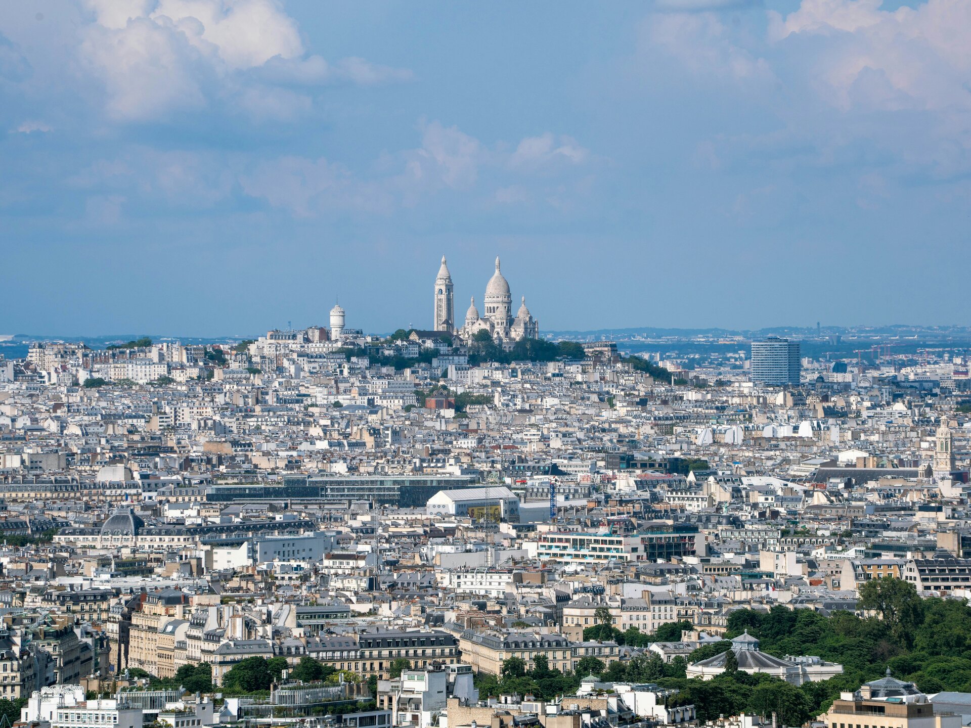 Fotospot Eiffelturm: A view of the city of paris from the top of the eiffel tower