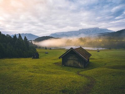Geroldsee: brown wooden house on green grass field near green trees and mountains during daytime
