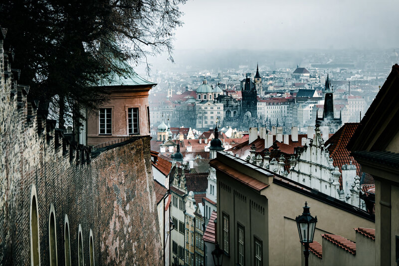 Über der Prager Altstadt