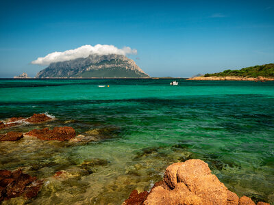 Spiaggia di Porto Istana: Insel mit Mütze