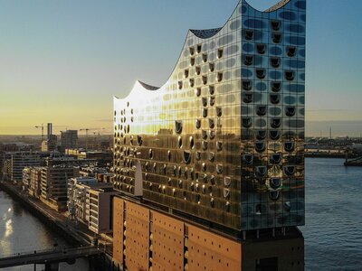 Elbphilharmonie: The Elbphilharmonie in Hamburg from the air
Photographed using a DJI Mavic Air