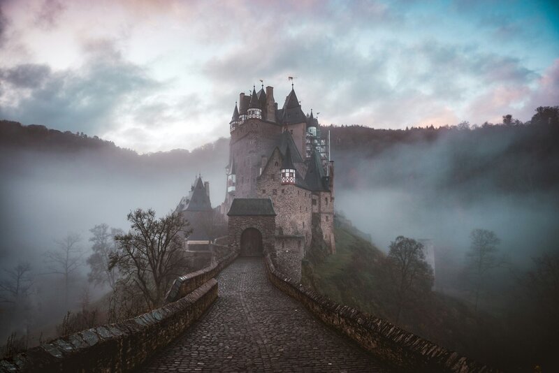 We went to Germany for one day to explore some spots. The first stop was Eltz Castle during sunrise. With no tourists there yet and this amazing fog covering the castle it was like a fairytale.