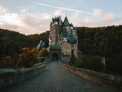 Burg Eltz: Early morning autumn vibes at Eltz Castle