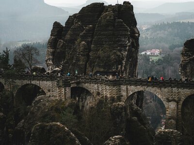 Ferdinandaussicht: a group of people standing on top of a stone bridge