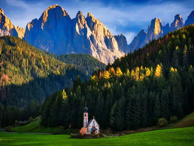 Ranui Kirche vor der Geislergruppe