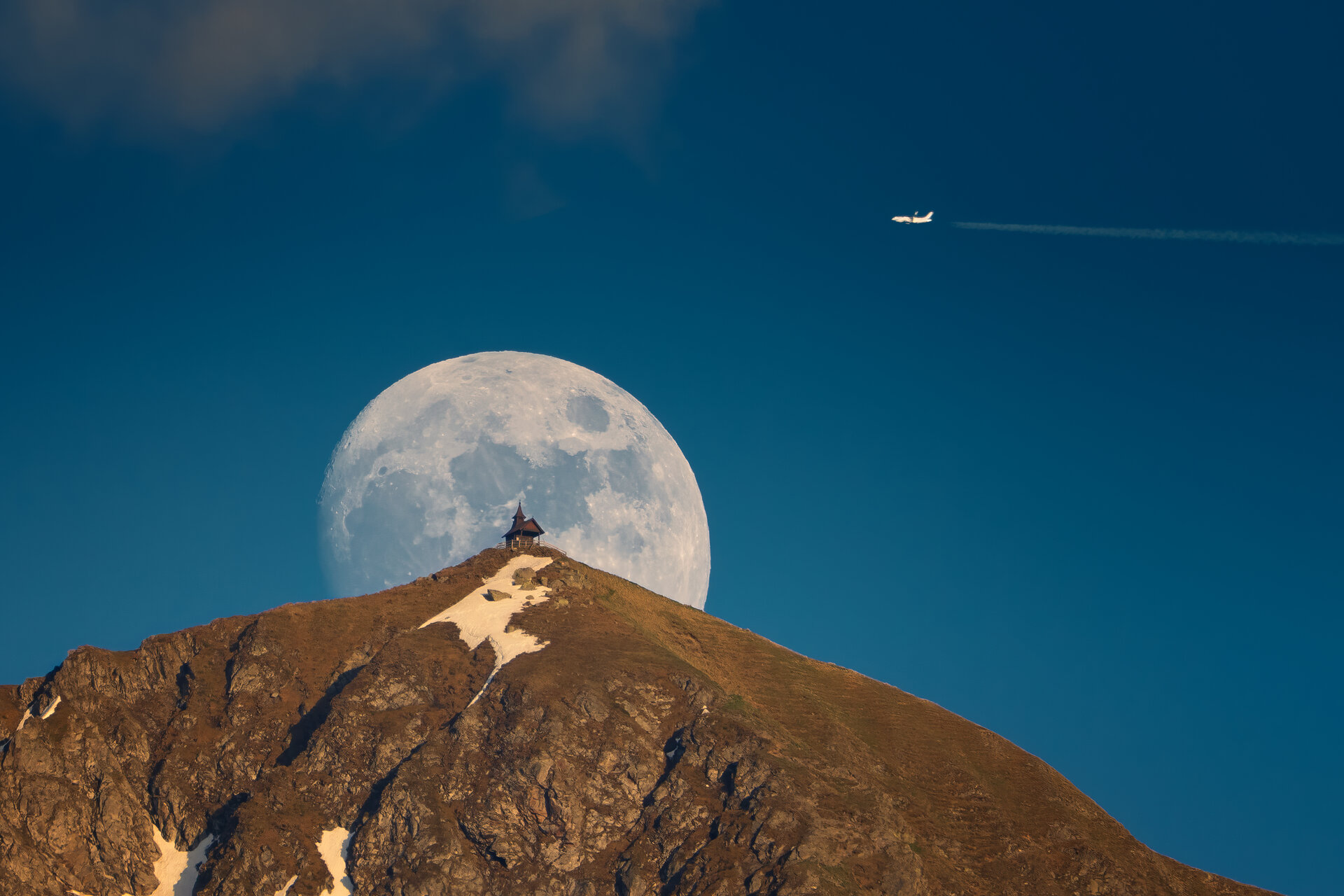 Fotospot Stans: Moonrise at Blue Hour